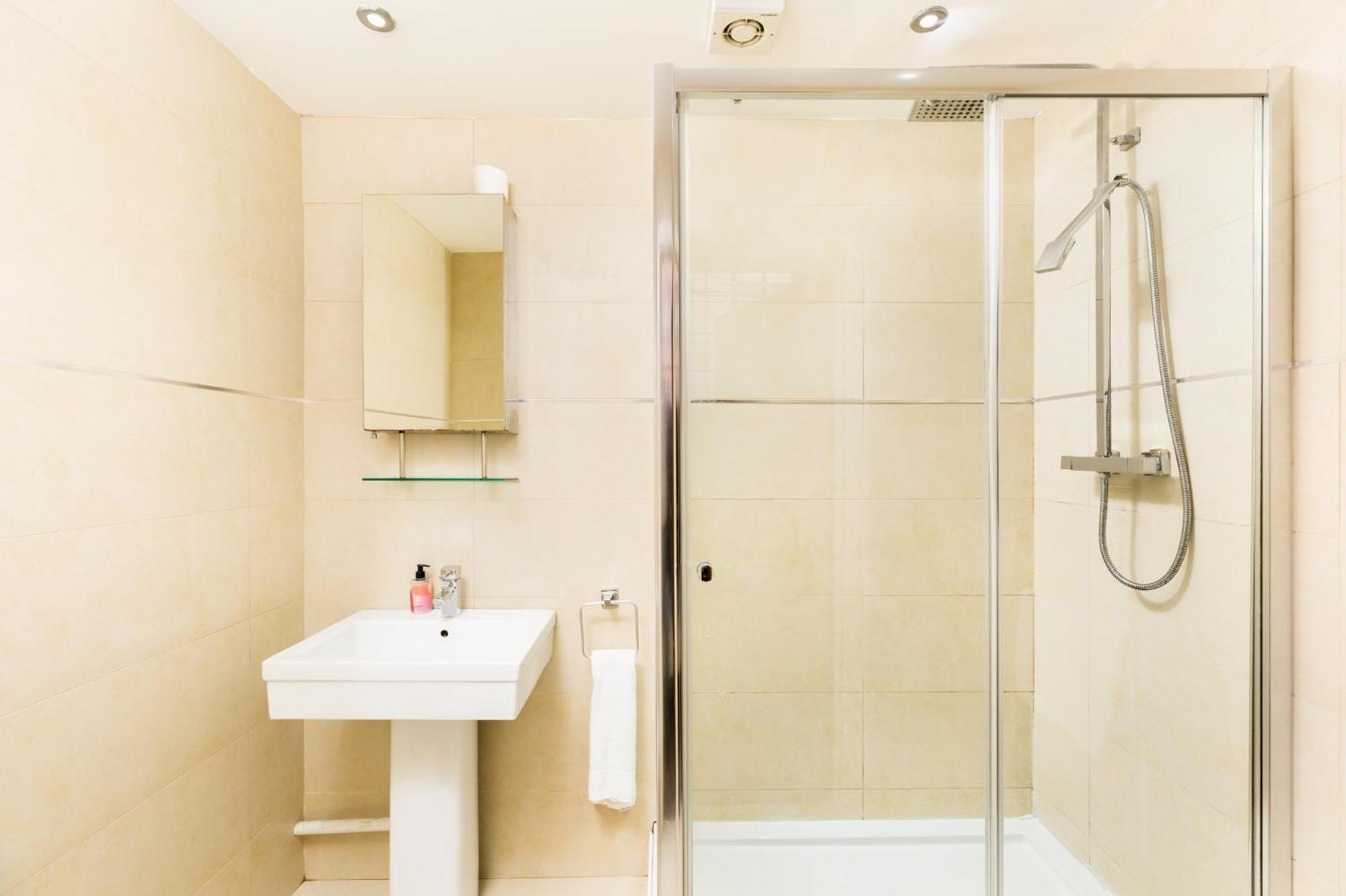High End Luxury Townhouse In Jq, 4 Bedrooms, Flat Screen Tv In All Rooms, Free Parking, Near Birmingham City Centre Deposit Required Exterior foto