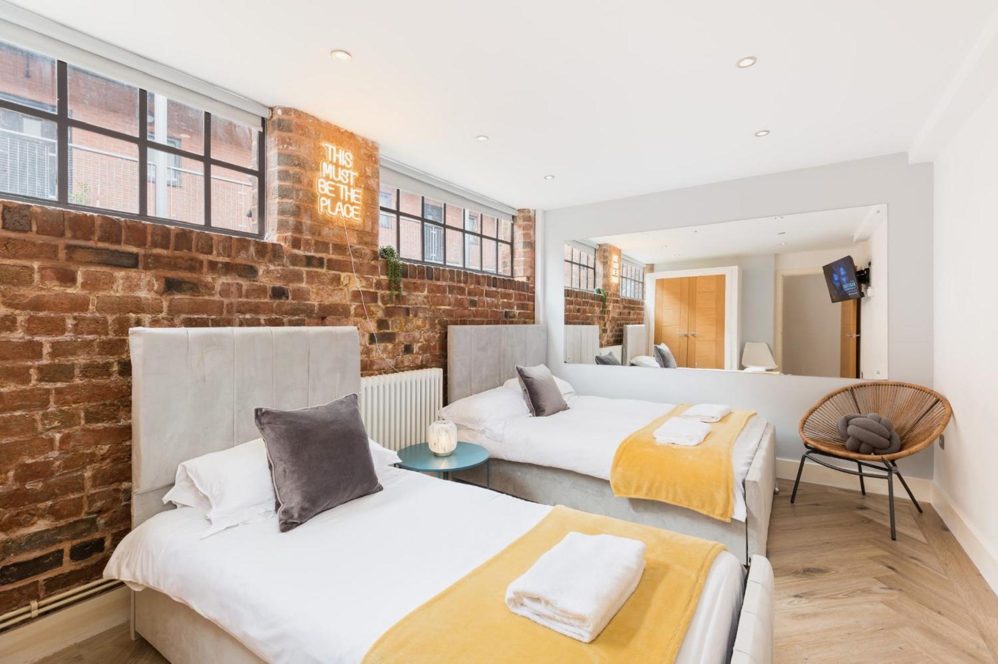 High End Luxury Townhouse In Jq, 4 Bedrooms, Flat Screen Tv In All Rooms, Free Parking, Near Birmingham City Centre Deposit Required Exterior foto