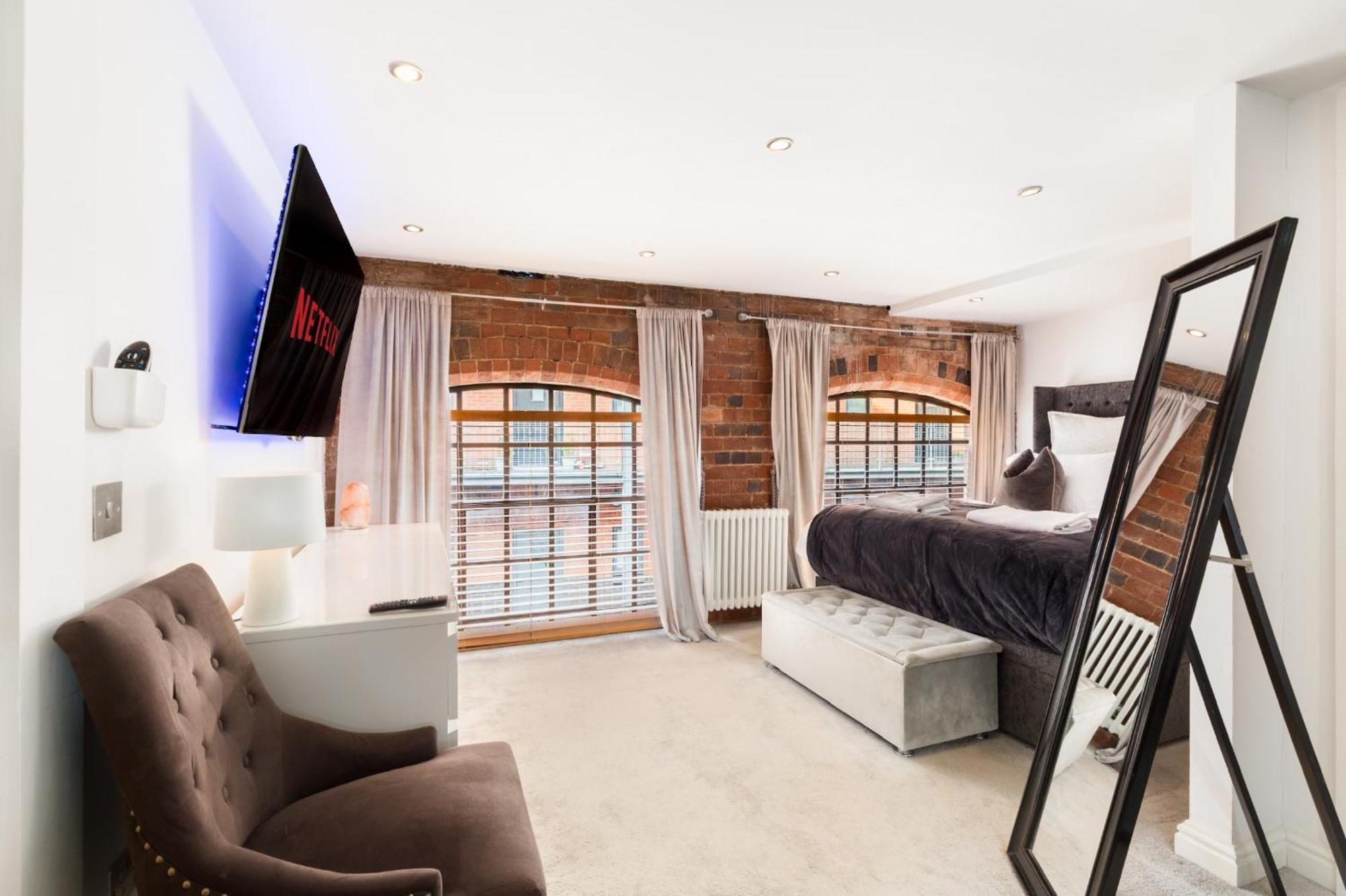 High End Luxury Townhouse In Jq, 4 Bedrooms, Flat Screen Tv In All Rooms, Free Parking, Near Birmingham City Centre Deposit Required Exterior foto